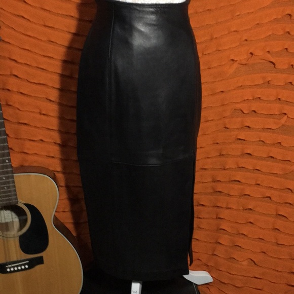 Valerie Stephen’s New Zealand Lambskin Black Skirt - Picture 2 of 4